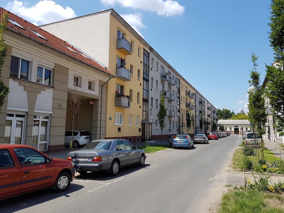 Mox Downtown Apartman Debrecín Exteriér fotografie