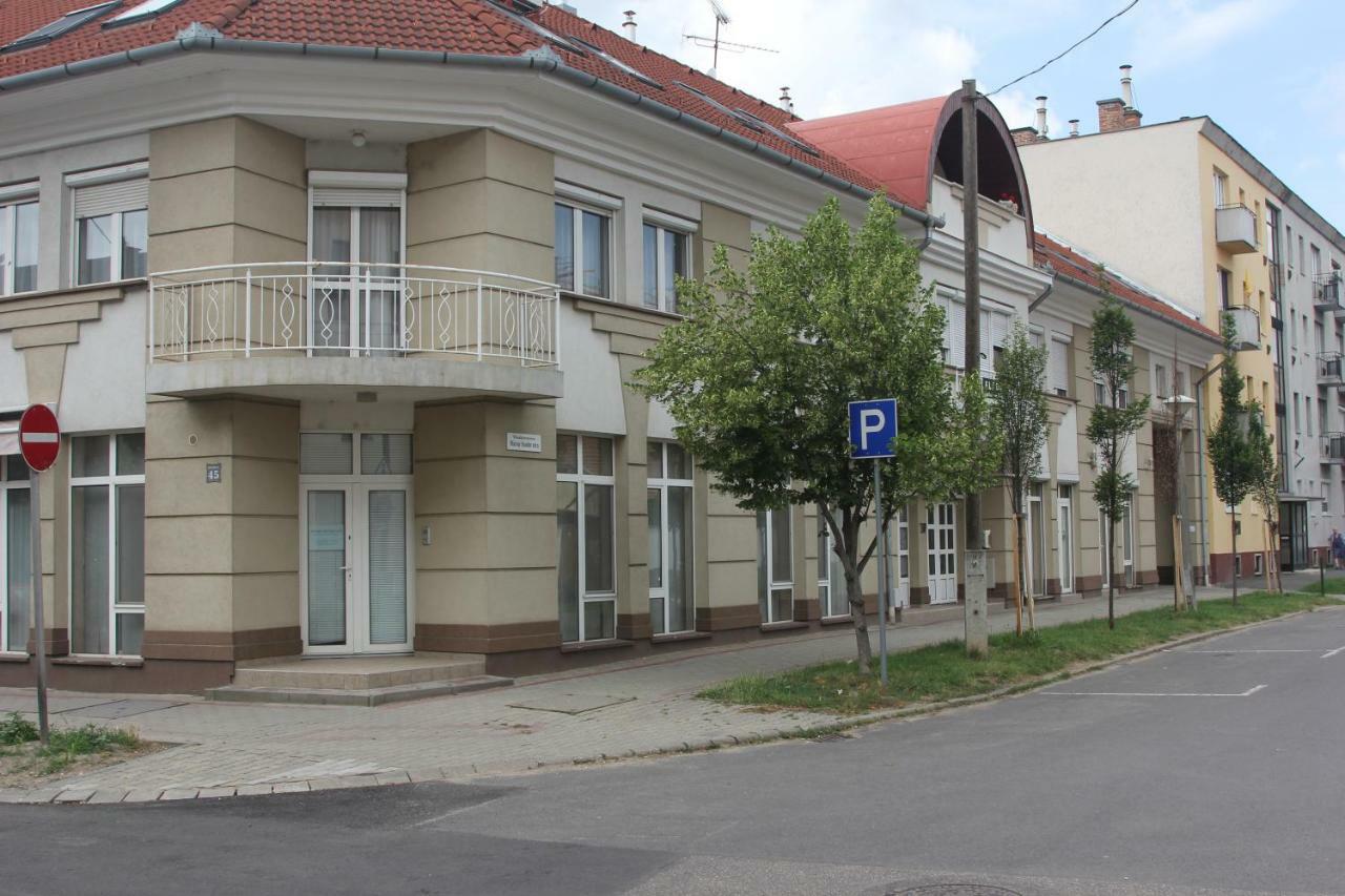 Mox Downtown Apartman Debrecín Exteriér fotografie